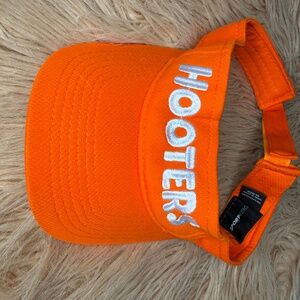 HOOTERS